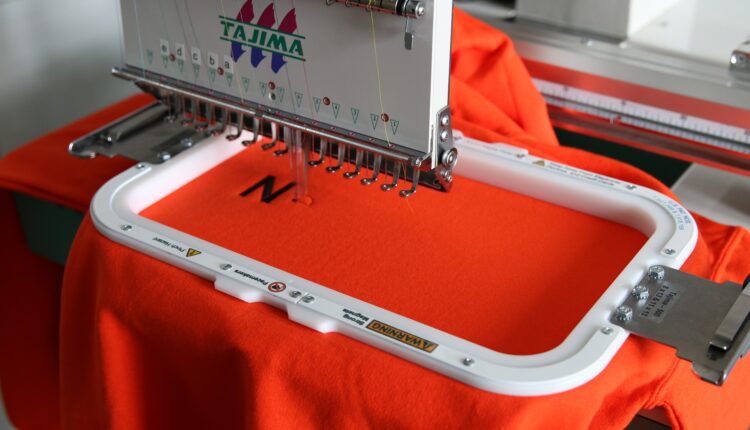 مشروع تطريز وصناعة العباءات والمفروشات